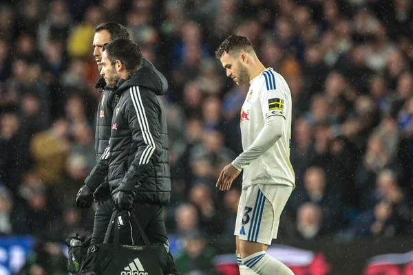 Leeds United takımından Gabriel Gudmundsson, 24 Ekim 2025 tarihinde İngiltere 'nin Leeds şehrinde oynanan Premier League maçında sakatlandı. 