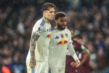 Leeds United 'dan Joe Rodon ve Leeds United' tan Jayden Bogle, 24 Ekim 2025 'te İngiltere' nin Leeds Road kentinde oynanan Premier League maçı Leeds United-West Ham United maçında 2-0 'lık galibiyeti kutladılar. 