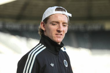 Newcastle United takımından Anthony Gordon, 25 Ekim 2025 'te St. James' s Park, Newcastle, İngiltere 'de oynanan Premier League karşılaşmasında Newcastle United' a karşı Fulham karşısında yerini aldı. 