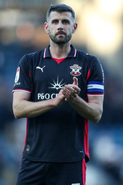 Southampton 'dan Jack Stephens, 25 Ekim 2025' te Ewood Park, Blackburn, İngiltere 'de oynanan Blackburn Rovers-Southampton maçından 2-1 mağlubiyet sonra taraftarlarını alkışladı. 