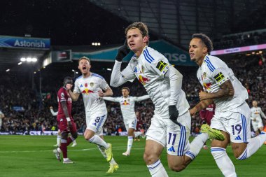 Leeds United takımından Brenden Aaronson, 24 Ekim 2025 'te İngiltere' nin Leeds Road kentinde oynanan Premier League maçı Leeds United - West Ham United maçında 1-0 berabere kalma golünü kutluyor. 