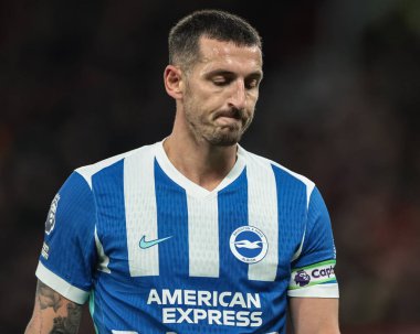 Premier Lig karşılaşmasında Brighton & Hove Albion 'dan Lewis Dunk Manchester United ve Hove Albion' a karşı Old Trafford, Manchester, İngiltere, 25 Ekim 2025