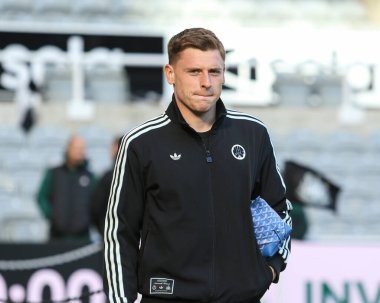 Newcastle United takımından Harvey Barnes, 25 Ekim 2025 'te St. James' s Park, Newcastle, İngiltere 'de oynanan Premier League karşılaşması öncesinde geldi.