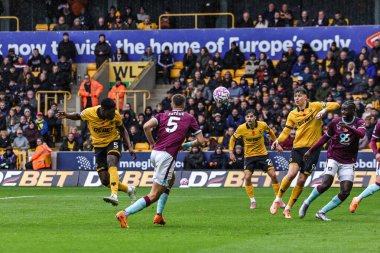 Wolverhampton Wanderers 'dan Marshall Munetsi, 26 Ekim 2025' te Molineux, Wolverhampton, Birleşik Krallık 'ta oynanan Premier League maçında Wolverhampton Wanderers - Burnley maçında kaleye doğru ilerliyor.