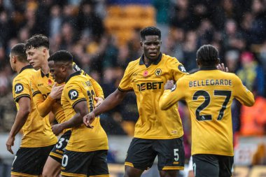 Wolverhampton Wanderers 'dan Marshall Munetsi, 26 Ekim 2025' te İngiltere 'nin Molineux kentinde oynanan Premier League maçında Wolverhampton Wanderers-Burnley maçında 2-2 kazanma hedefini kutluyor. 