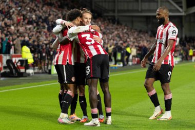 Brentford 'dan Kevin Schade Premier League maçında 2-0 önde ve Brentford-Liverpool maçını Londra' daki Gtech Community Stadyumu 'nda 25 Ekim 2025' de kutluyor. 