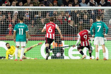 Brentford 'dan Igor Thiago, Premier League maçında Brentford' a karşı Liverpool maçında 25 Ekim 2025 'de Londra' daki Gtech Community Stadyumu 'nda penaltı kaydetti. 