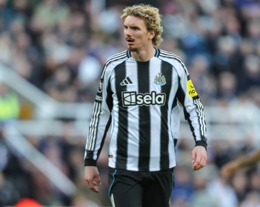 Newcastle United 'dan Jacob Murphy Premier League maçı sırasında St.James' s Park 'ta Newcastle United' a karşı, 25 Ekim 2025