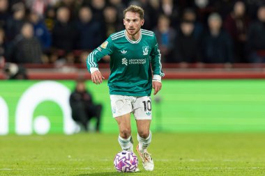 Liverpool 'dan Alexis Mac Allister Premier League maçında Brentford-Liverpool maçı sırasında Gtech Community Stadyumu, Londra, Birleşik Krallık, 25 Ekim 2025 