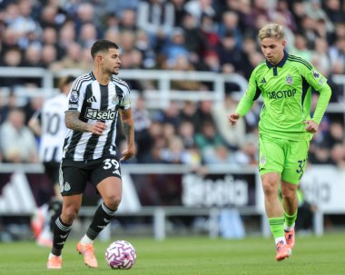 Newcastle United takımından Bruno Guimaraes, 25 Ekim 2025 'te St. James' s Park, Newcastle, İngiltere 'de oynanan Premier League maçında Newcastle United' a karşı Fulham maçına katıldı.