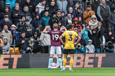 Burnley 'den Zian Flemming, 26 Ekim 2025 tarihinde İngiltere' nin Wolverhampton, Wolverhampton 'da oynanan Premier League maçında Wolverhampton Wanderers - Burnley maçında 0-1 kazanma hedefini kutluyor.  