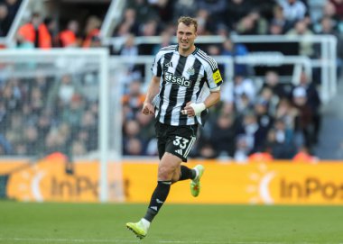 Newcastle United 'dan Dan Burn Premier Lig maçı sırasında St.James' s Park 'ta Newcastle United' a karşı, 25 Ekim 202