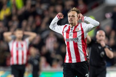 Brentford 'dan Mikkel Damsgaard, Premier League maçında Brentford Liverpool' a karşı Gtech Community Stadyumu 'nda 25 Ekim 2025' de oynanan golü kaçırdı. 