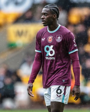 Burnley 'den Axel Tuanzebe Premier Lig maçı sırasında Wolverhampton Wanderers, Burnley' e karşı Molineux, Wolverhampton, Birleşik Krallık, 26 Ekim 2025