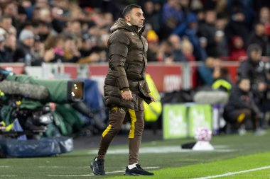 Brentford Premier Lig maçında Brentford Liverpool 'a karşı Gtech Community Stadyumu' nda birinci takım teknik direktörü Mehmet Ali, 25 Ekim 2025