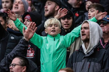 Burnley taraftarları Premier Lig maçı sırasında Wolverhampton Wanderers, Burnley 'e karşı Molineux, Wolverhampton, Birleşik Krallık, 26 Ekim 2025 