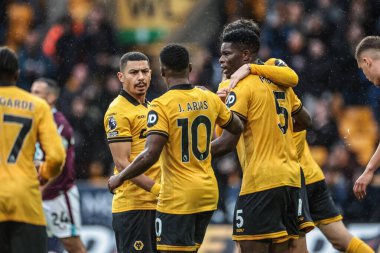 Wolverhampton Wanderers 'dan Marshall Munetsi, 26 Ekim 2025' te İngiltere 'nin Molineux kentinde oynanan Premier League maçında Wolverhampton Wanderers-Burnley maçında 2-2 kazanma hedefini kutluyor.