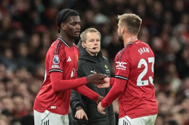 Manchester United takımından Luke Shaw, Manchester United ve Hove Albion maçında Manchester United 'ın 25 Ekim 2025 tarihinde Old Trafford, Manchester, İngiltere' de oynanan Premier League karşılaşmasında Ayden Heavenm 'in yerini aldı.