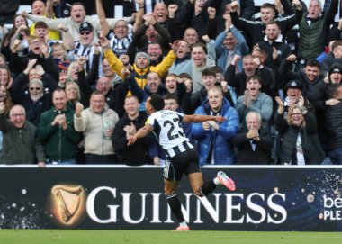 Newcastle United takımından Jacob Murphy, 25 Ekim 2025 'te St. James' s Park, Newcastle 'da oynanan Premier League maçında 1-0' lık galibiyet golünü kutluyor.