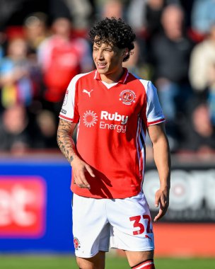 Fleetwood Town takımından Kayden Hughes, Fleetwood Town - Accrington Stanley maçında Highbury Stadyumu, Fleetwood, Birleşik Krallık 'ta 25 Ekim 2025 