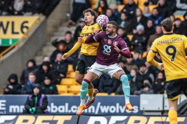 Burnley 'den Rodrigo Gomes ve Kyle Walker Premier Lig maçında Wolverhampton Wanderers, Burnley' e karşı Molineux, Wolverhampton, Birleşik Krallık 'ta 26 Ekim 2025' de oynadılar.