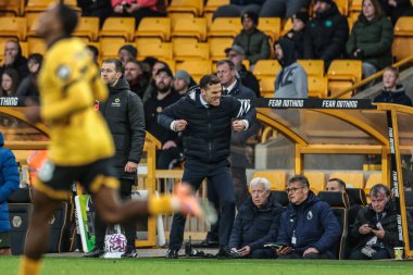 Burnley takımının Scott Parker teknik direktörü, Burnley 'li Lyle Foster' ın 26 Ekim 2025 'te Molineux, Wolverhampton, Birleşik Krallık' ta oynanan Premier League maçında Wolverhampton Wanderers - Burnley maçında sakatlanma süresini kazanmasını kutluyor.