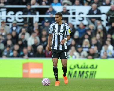 Newcastle United takımından Malick Thiaw, Premier League maçında St.James 's Park, Newcastle, İngiltere' de oynanan Newcastle United maçında