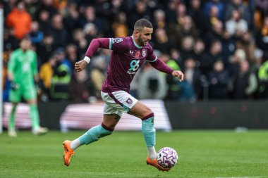 Burnley 'den Kyle Walker, Premier Lig maçı sırasında Wolverhampton Wanderers' a karşı Molineux, Wolverhampton, Birleşik Krallık 'ta 26 Ekim 2025' de oynanan maçta topu aldı.