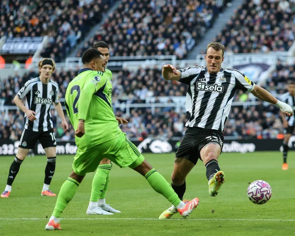 Newcastle United takımından Dan Burn, Premier League maçında Newcastle United ile Fulham maçında Newcastle, Newcastle, İngiltere 'de 25 Ekim 2025' te karşı karşıya geldi.