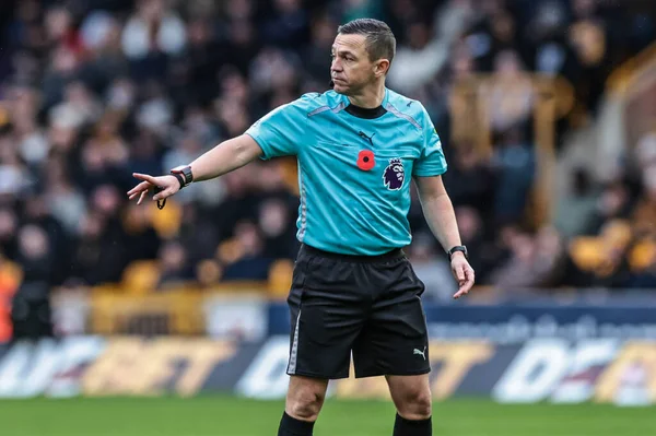 Hakem Tony Harrington, 26 Ekim 2025 'te İngiltere' de oynanan Premier Lig karşılaşmasında Wolverhampton Wanderers-Burnley maçında talimat verdi. 