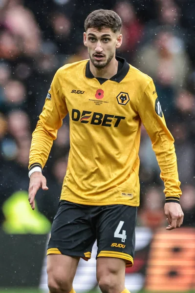 Wolverhampton Wanderers 'dan Santiago Bueno Premier League maçında Wolverhampton Wanderers, Molineux, Wolverhampton' da Burnley 'e karşı, 26 Ekim 2025