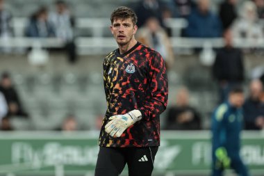 Newcastle 'dan Nick Pope Carabao Kupası son 16 Newcastle United Tottenham Hotspur' a karşı 29 Ekim 2025 'te St.James' s Park, Newcastle, İngiltere 'de oynanan karşılaşmada maç öncesi ısınma turunda serbest kaldı. 