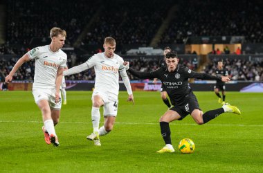 Manchester City 'den Phil Foden, 29 Ekim 2025' te Swansea.com Stadyumu 'nda oynanan son 16 Swansea City ile Manchester City Carabao Kupası karşılaşmasında gol atma şansı yakaladı.