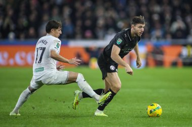 Manchester City 'den Nico Gonzlez, Swansea City' den Gonalo Franco 'nun baskısı altında Carabao Kupası' nda son 16 Swansea City Manchester City 'ye karşı Swansea.com Stadyumu, Swansea, Birleşik Krallık, 29 Ekim 2025 