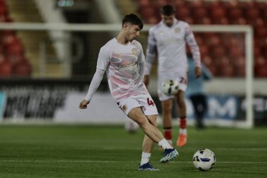 Rotherham United 'dan Daniel Gore maç öncesi ısınma oturumunda The Vertu Trophy Northern Group E Rotherham United' ın Manchester City U21 'e karşı 28 Ekim 2025' te New York Stadyumu, Rotherham, İngiltere  