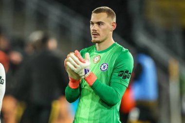 Chelsea kalecisi Filip Jorgensen, Carabao Kupası 'nda oynanan son 16 Wolverhampton Wanderers - Chelsea maçında taraftarları alkışlıyor.  
