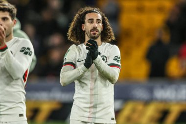 Chelsea 'den Marc Cucurella, Carabao Kupası son 16 Wolverhampton Wanderers Chelsea' ye karşı 29 Ekim 2025 'te oynanan maçtan sonra taraftarları alkışlıyor.