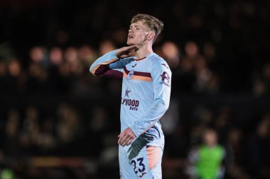 Brentford 'dan Keane Lewis-Potter, son 16 Grimsby Town, Blundell Park' ta Brentford 'a karşı oynanan Carabao Kupası' nda tepki gösterdi.