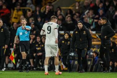 Chelsea 'den Liam Delap, Carabao Kupası' nda son 16 Wolverhampton Wanderers Chelsea 'ye karşı 29 Ekim 2025' te Molineux, Wolverhampton, Birleşik Krallık 'ta ikinci bir sarı kart gösterildikten sonra sahadan ayrıldı.