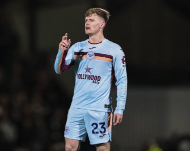 Brentford 'dan Keane Lewis-Potter, son 16 Grimsby Town, Blundell Park' ta Brentford 'a karşı oynanan Carabao Kupası' nda tepki gösterdi.