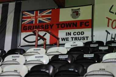 Son 16 Grimsby Town, Blundell Park, Cleethorpes, Birleşik Krallık, 28 Ekim 2025 'te Brentford' a karşı oynanan Carabao Kupası 'nda Pontoon Stand' ın arkasına bayraklar saçılmıştı.