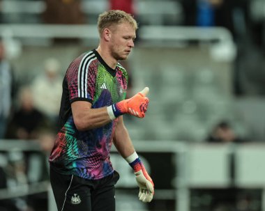 Newcastle 'dan Aaron Ramsdale Carabao Kupası son 16 Newcastle United Tottenham Hotspur' a karşı 29 Ekim 2025 'te St.James' s Park, Newcastle, İngiltere 'de oynanan karşılaşmada maç öncesi ısınma turunda berabere kalmadı.