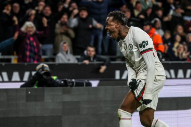 Chelsea 'li Jamie Gittens, Carabao Kupası' nda son 16 Wolverhampton Wanderers Chelsea 'ye karşı 29 Ekim 2025' te Molineux, Wolverhampton, İngiltere 'de 2-4' lük galibiyet golünü kutluyor. 