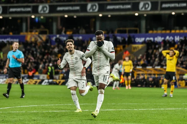 Chelsea 'li Jamie Gittens, Carabao Kupası' nda son 16 Wolverhampton Wanderers Chelsea 'ye karşı 29 Ekim 2025' te Molineux, Wolverhampton, İngiltere 'de 2-4' lük galibiyet golünü kutluyor. 
