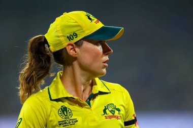 ICC Dünya Kriket Şampiyonası yarı final karşılaşmasında Avustralyalı Ellyse Perry, Dr. D.Y. 'de Hindistan' a karşı. Patil Spor Akademisi, Navi Mumbai, Hindistan, 30 Ekim 202