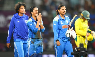 Hindistan 'dan Jemimah Rodrigues, Hindistan Bayanlar ODI Dünya Kriket Şampiyonası Yarı Finali' nde Hindistan 'a karşı Avustralya' nın Dr. D.Y. 'da oynanan finalinde yarı final zaferini kutluyor. Patil Spor Akademisi, Navi Mumbai, Hindistan, 30 Ekim 202