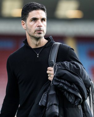 Arsenal 'in Mikel Arteta teknik direktörü, 1 Kasım 2025' te Burnley ile Arsenal arasında oynanan Premier League maçı öncesinde stadyuma geldi. 