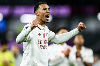 Arsenal 'li Gabriel, 1 Kasım 2025' te Burnley ile Arsenal arasında oynanan Premier Lig maçı sonrasında 0-2 'lik galibiyetini kutluyor. 