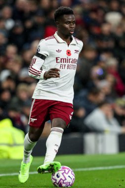 Arsenal 'den Bukayo Saka Premier Lig maçında topu ayaklarının dibine aldı Burnley-Arsenal Turf Moor, Burnley, Birleşik Krallık' ta 1 Kasım 2025 