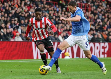Sheffield United takımından Chiedozie Ogbene, İngiltere 'nin Sheffield Lane şehrinde oynanan Sky Bet Şampiyonası maçında Derby County' den Craig Forsyth tarafından yenildi. 